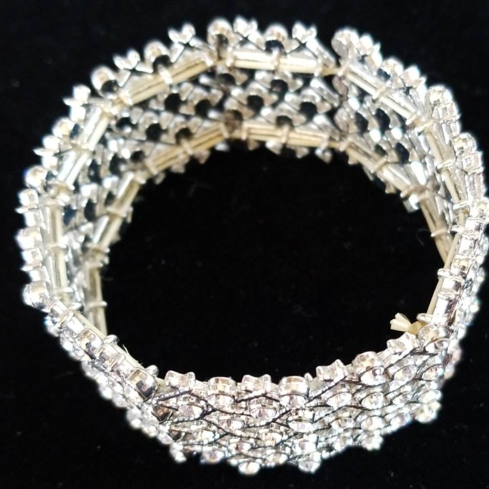 Vintage Clear Rhinestone Silver Tone Metal Stretch Metal Cuff Bracelet - Picture 8 of 12